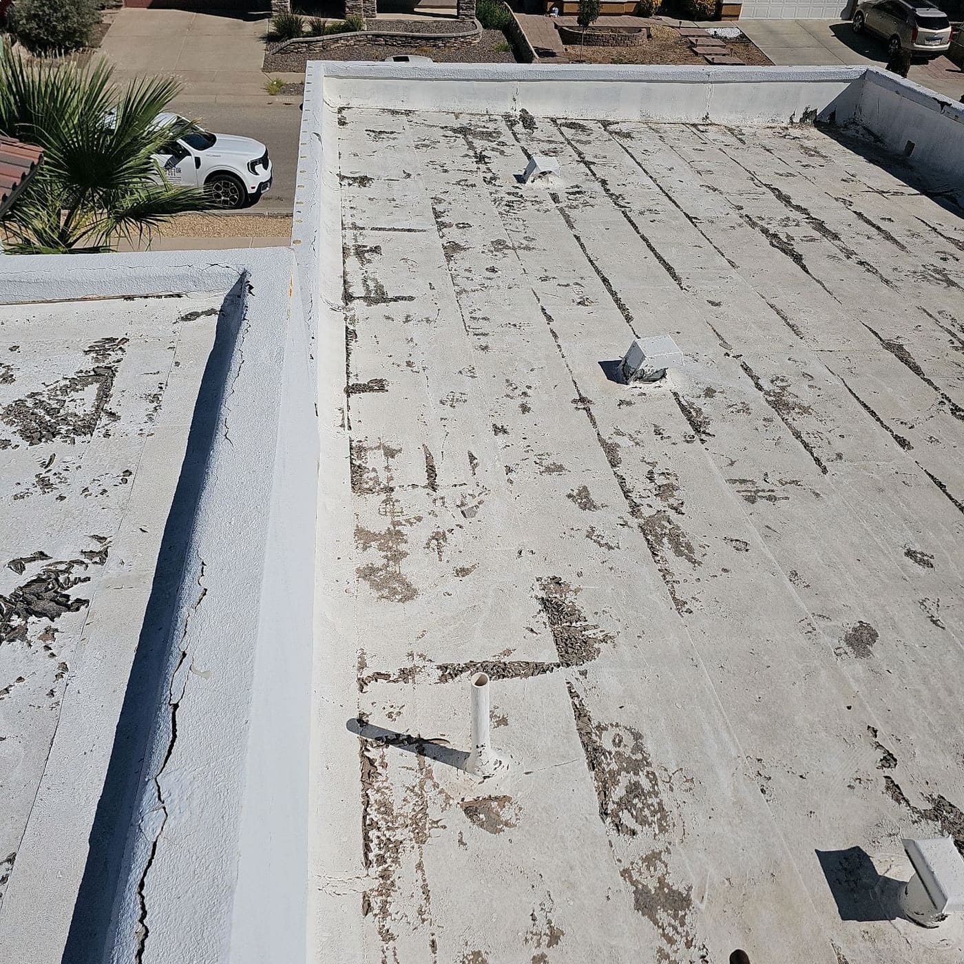 Flat roof surrounded by stucco parapet walls on an El Paso home